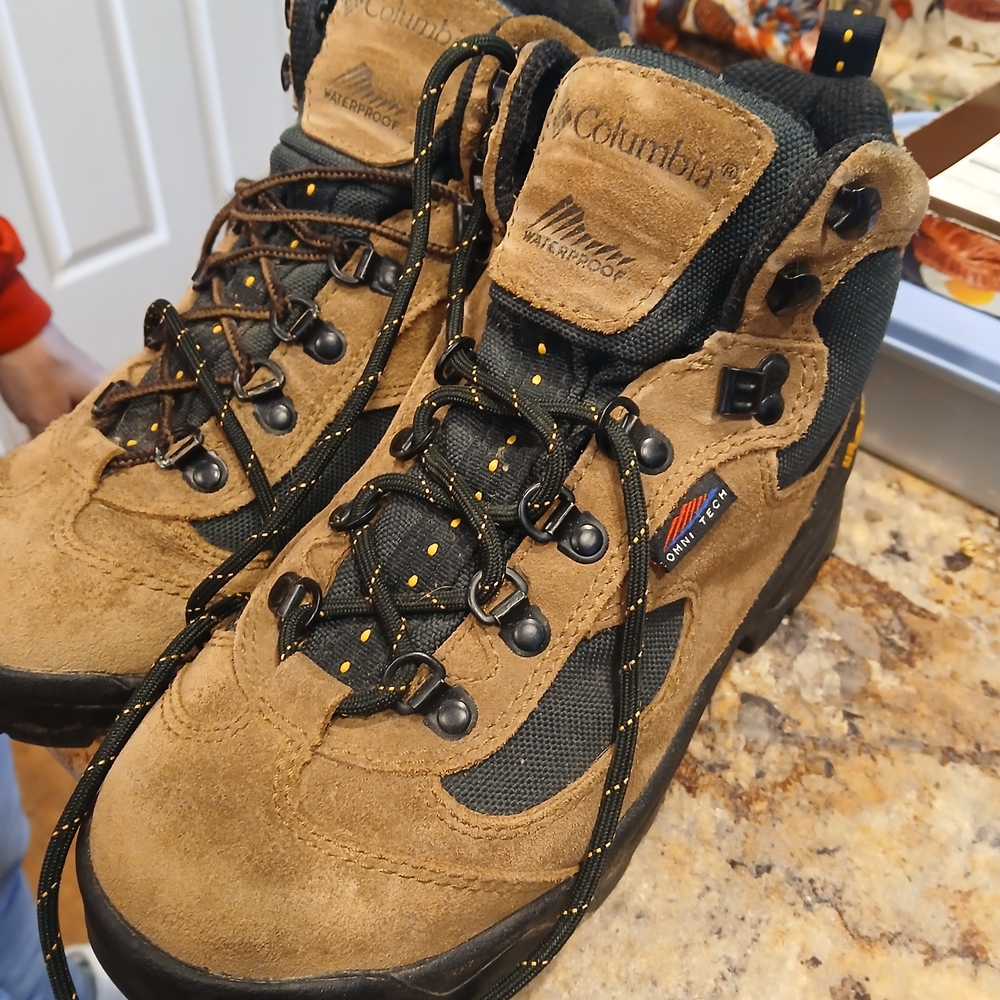 Columbia Tan and Black Hiking Boots - Picture 4 of 4